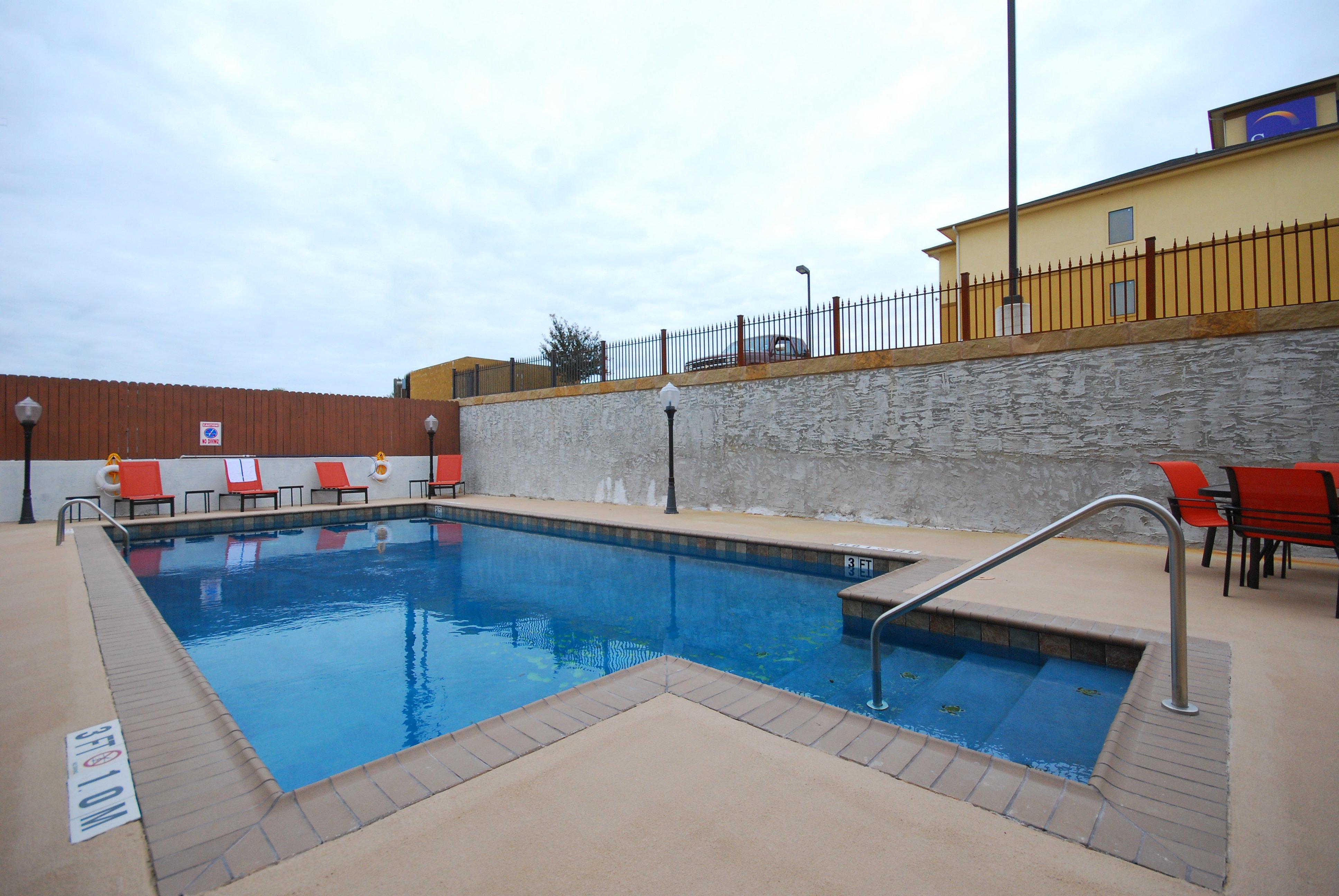 Holiday Inn Express & Suites Gonzales By Ihg Экстерьер фото