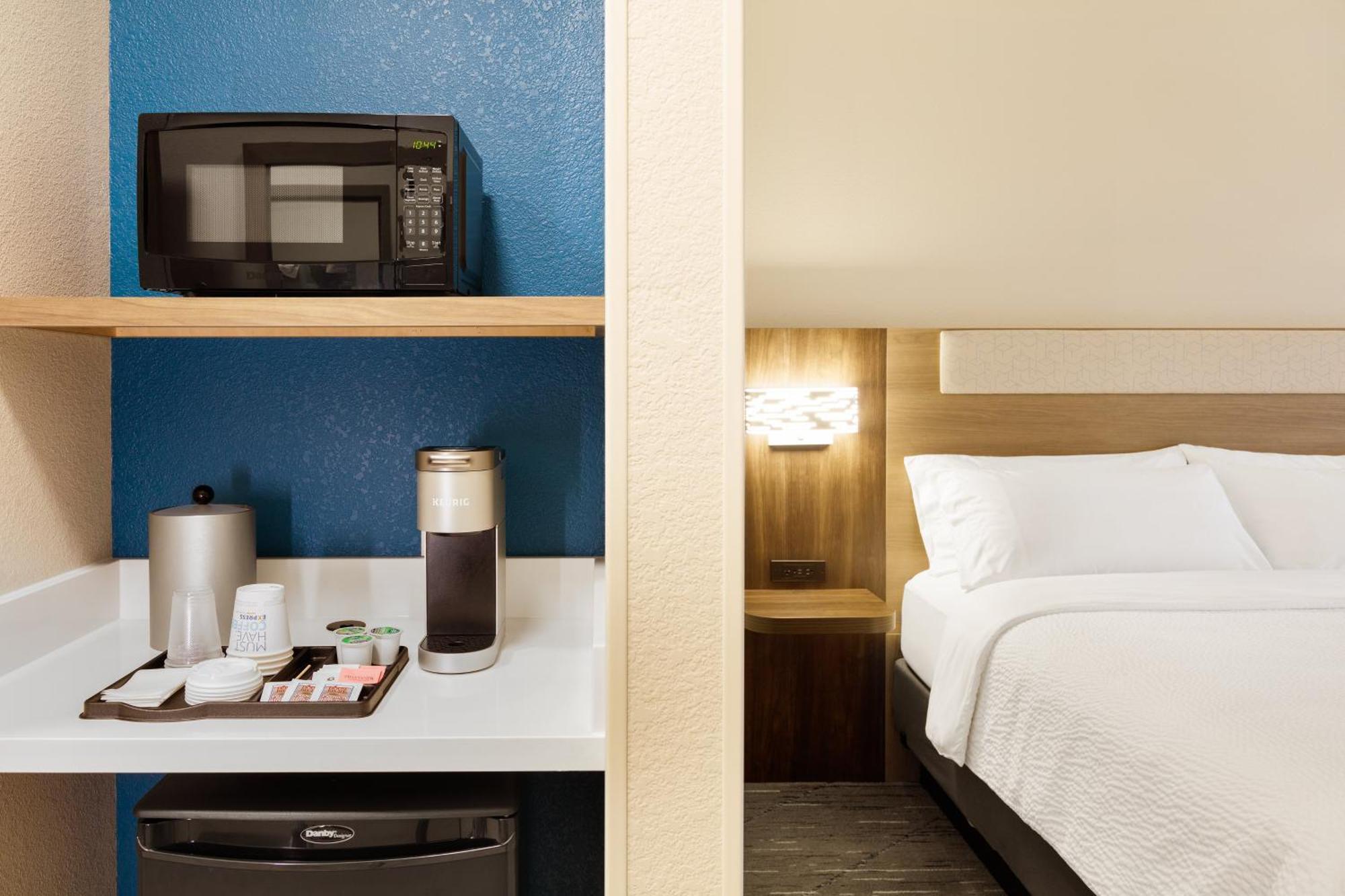 Holiday Inn Express & Suites Gonzales By Ihg Экстерьер фото