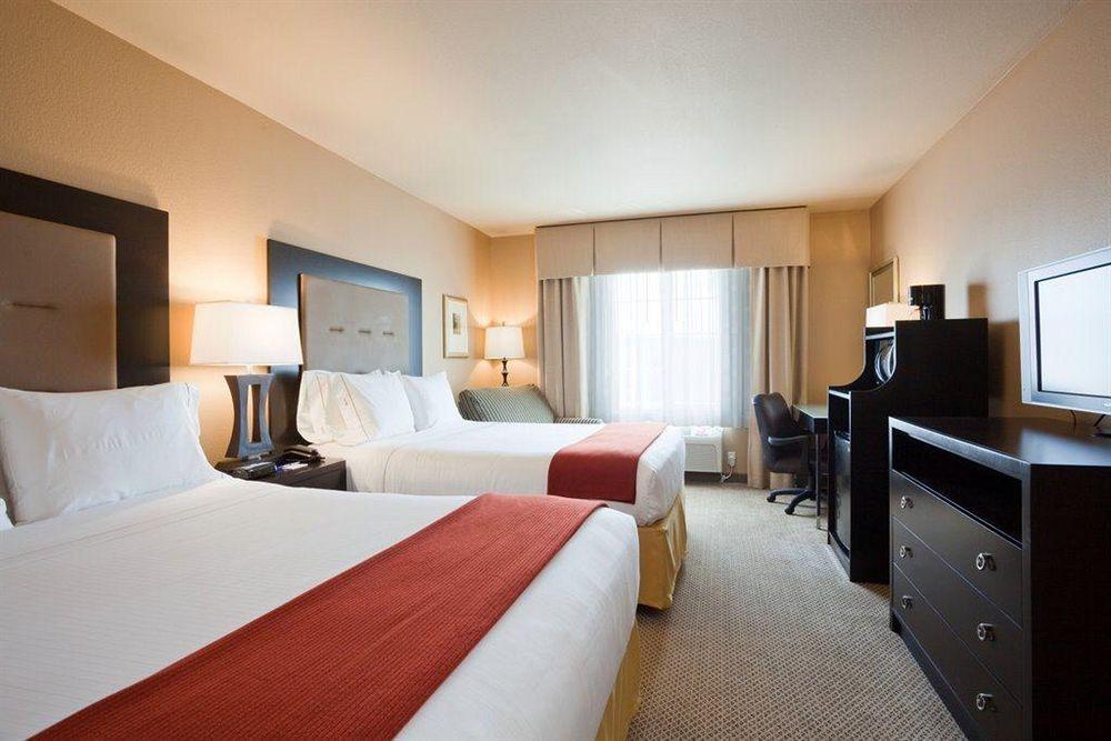Holiday Inn Express & Suites Gonzales By Ihg Номер фото